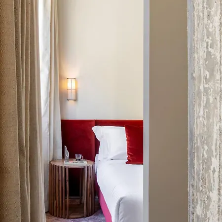 Oda ve Kahvaltı Atel 4*